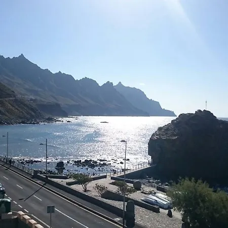 The Window: Panoramic Views Onto The Sea Lejlighed *