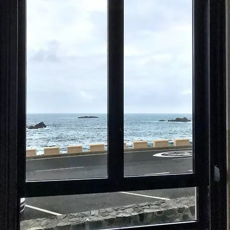 The Window: Panoramic Views Onto The Sea Lejlighed *